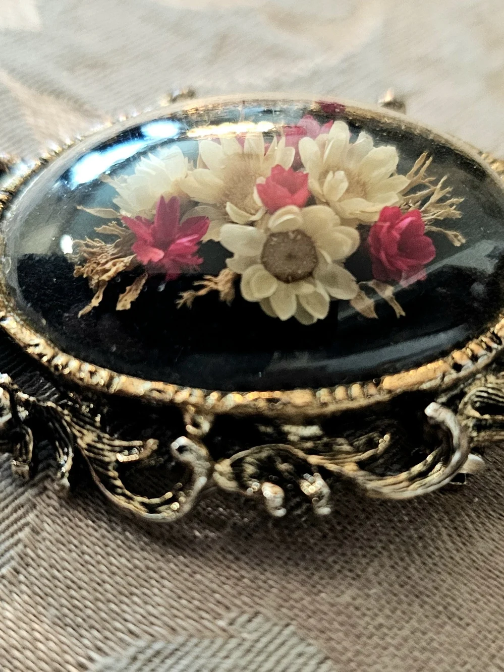 Vintage Floral Resin Cameo Brooch - Cream & Pink Flowers in Gold Frame